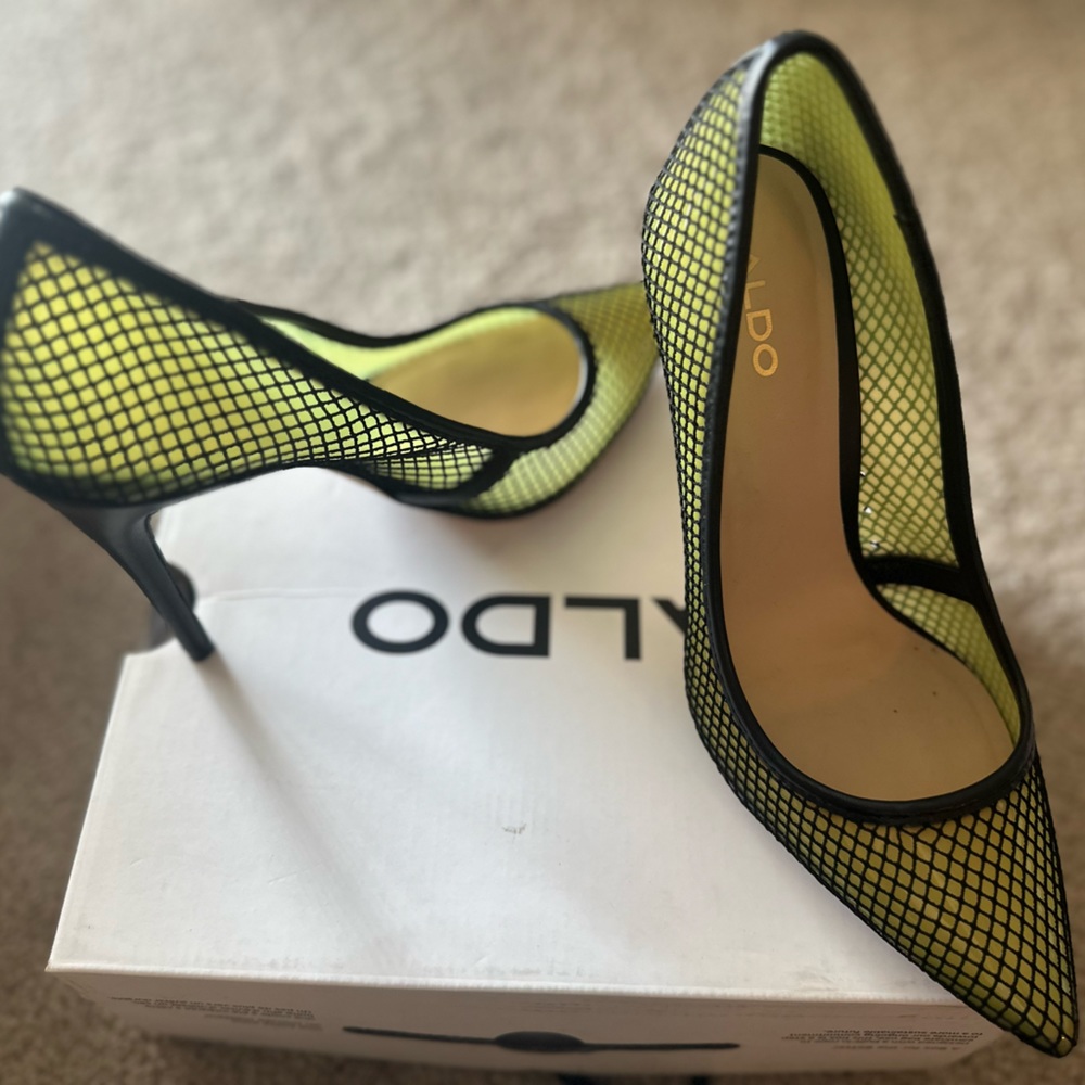 Mesh heels
